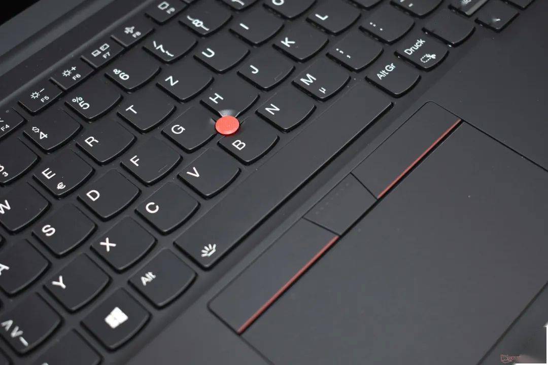 闲鱼澳版苹果笔记本:联想：小红点在ThinkPad笔记本上将永远存在