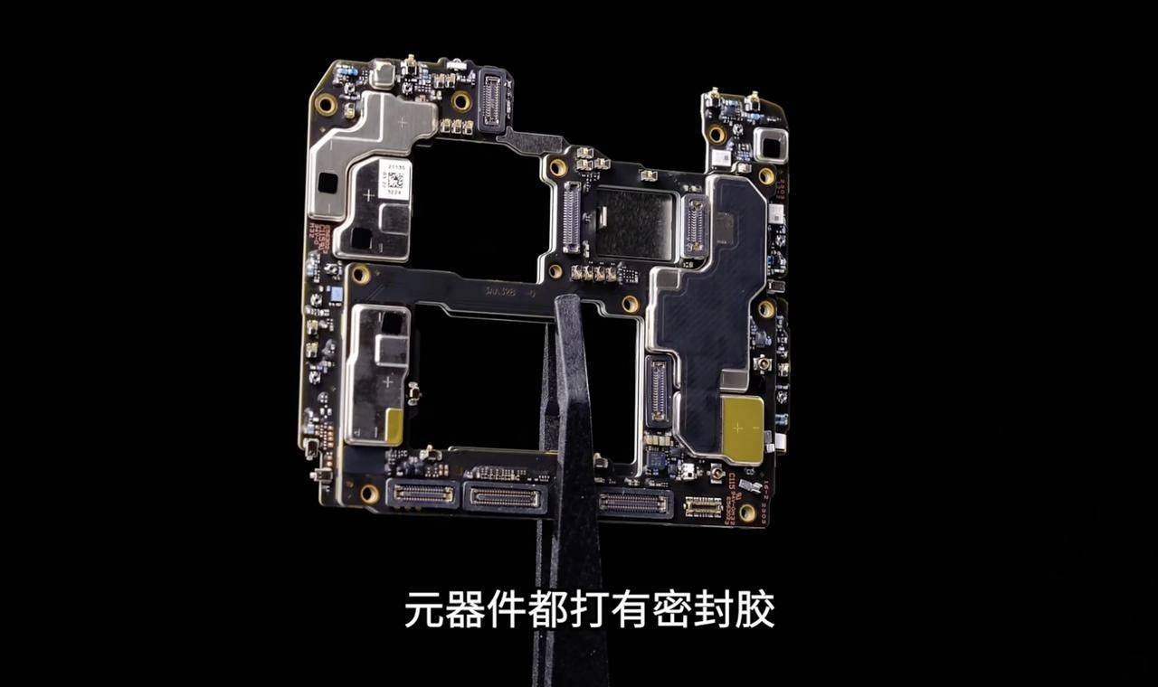 苹果标准版拆解:内部做工、品控这一块，旗舰手机还是能拿捏到位的